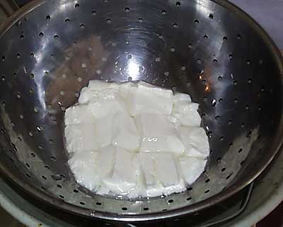 30 Minute Mozzarella Recipe – Transfer & Drain Curd